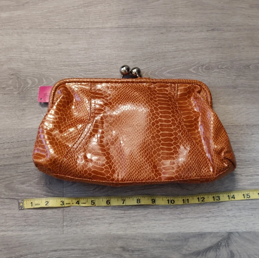 NWT Kiss Lock Orange Snack Skin Clutch